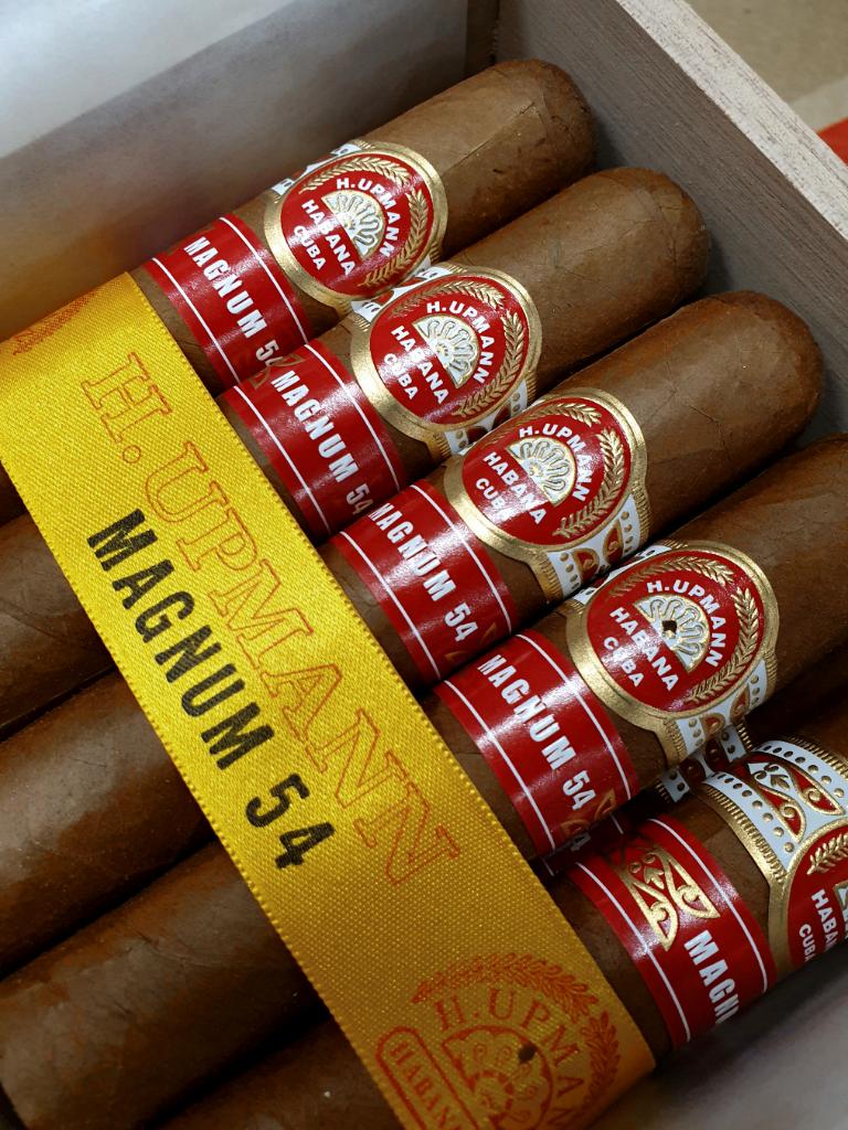 H. Upmann Magnum 54 CL AGO 21.jpg