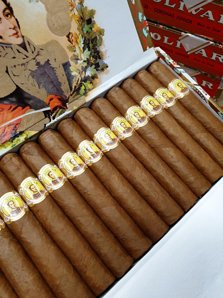 Bolivar Corona Junior HQ AGO 19.jpg