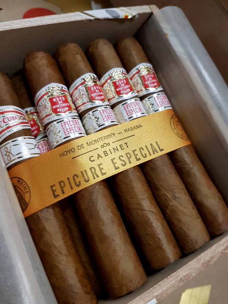 Hoyo De Monterrey Epicure Especial MAY 18.jpg