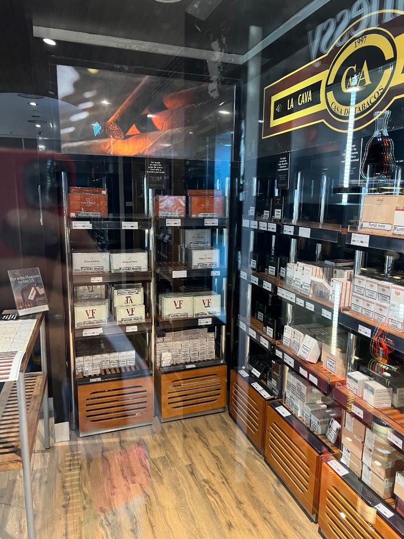 Qatar airport Cigars Discussion Forum "the water hole" Friends of
