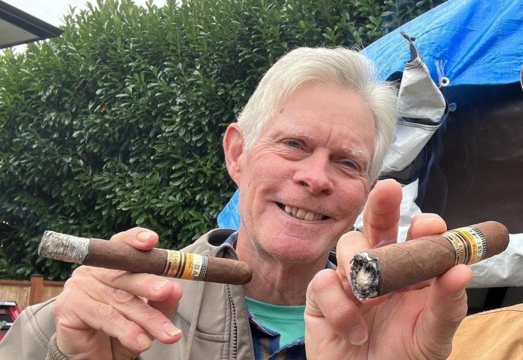 Birthdaycigarreduced.jpg.7bf047b058aee203fd7bc73ba00eeec4.jpg.b6889a6485d63d0f5897810333e16371.jpg