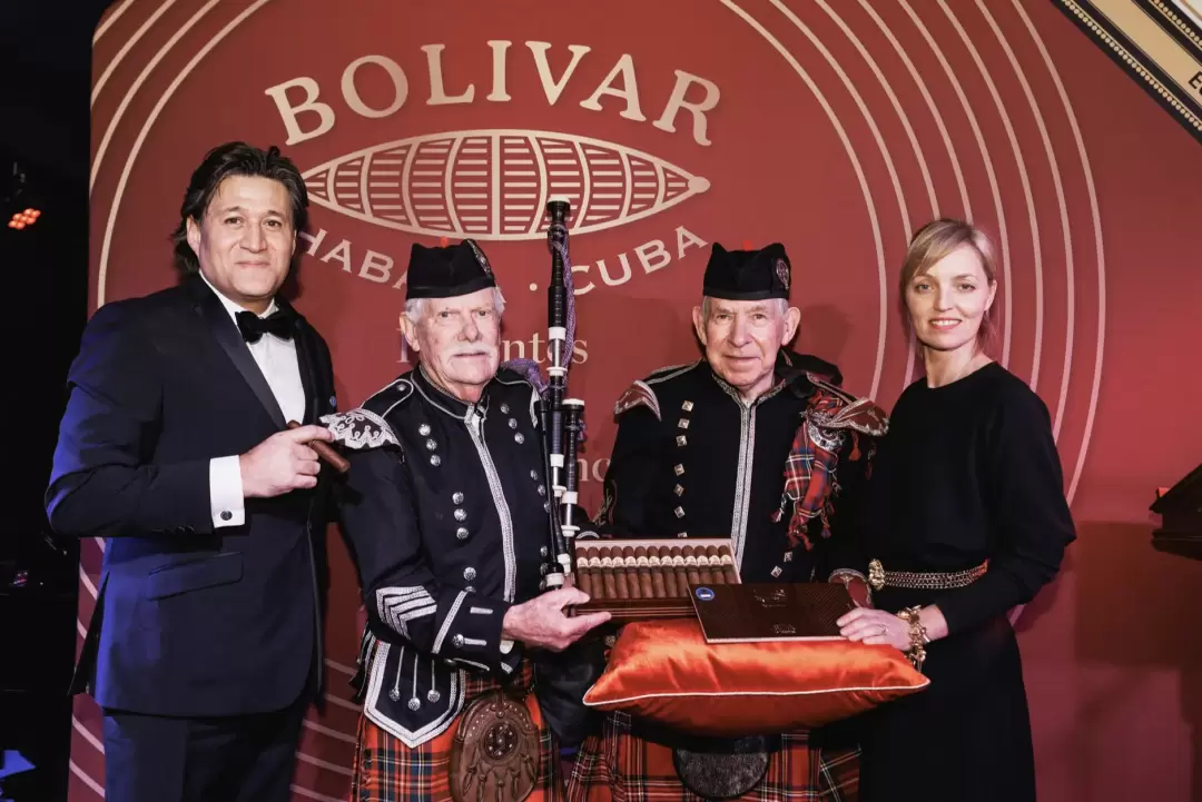 Bolivar-Regentes-Edicion-Limitada-2021-Launch-1.jpeg.webp.2d5da207837dbf79da1111154434c811.webp