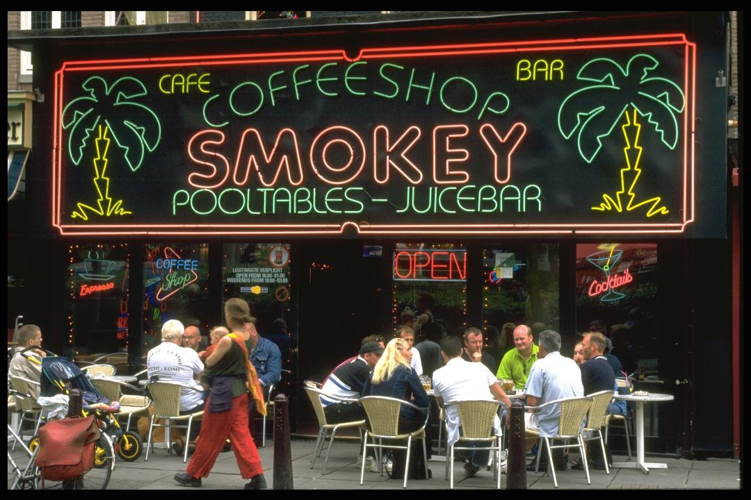 amsterdamcoffeeshop1.jpg.ab8679825172d4b9d4c6b6153d65cfc3.jpg