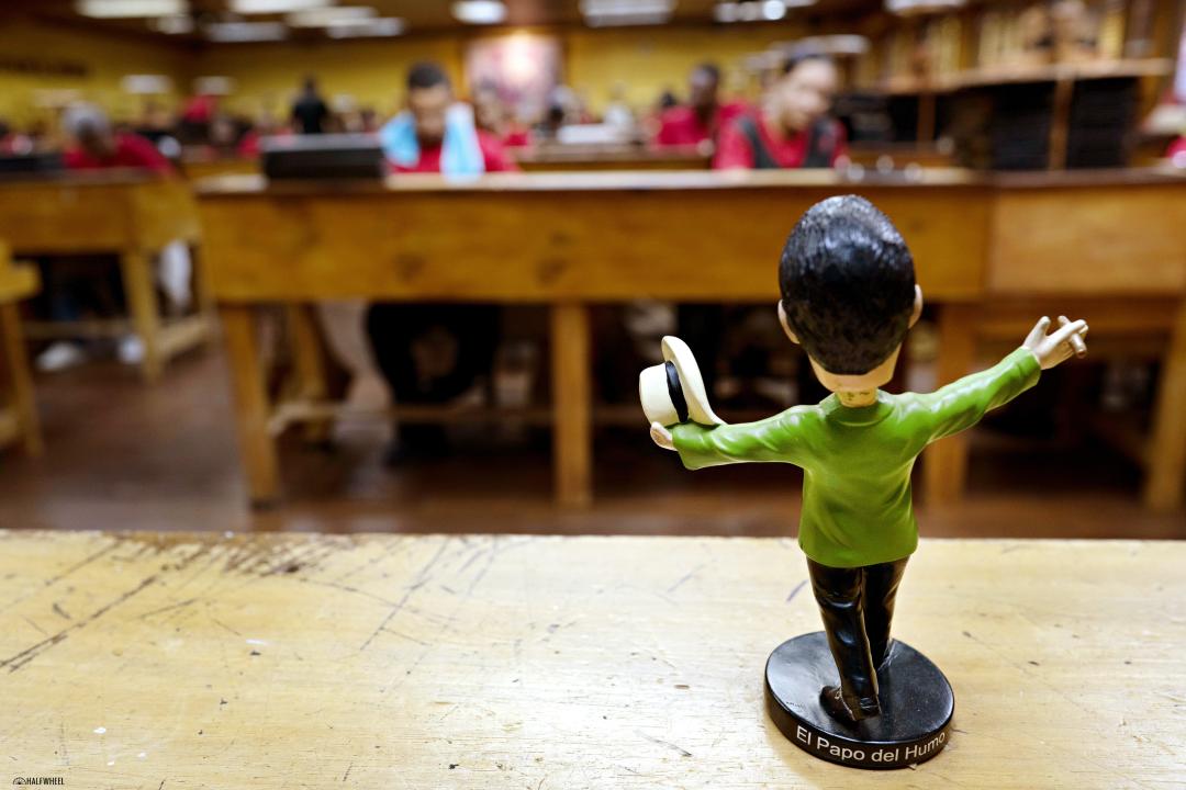 Tabacalera-A.-Fuente-y-Cia-Carlito-Bobblehead-Reduced.jpg.a44e7a400fdf3565e0cca490a46e2320.jpg