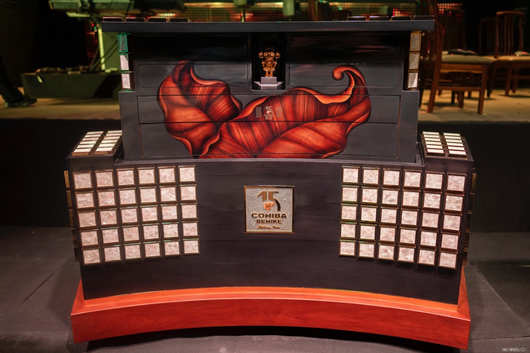 Festival-del-Habano-XXV-Humidor-Auction-2025-Cohiba-Behike-1-scaled-2.jpg.6ea709f7b9203fe7c99056bc0657ced3.jpg