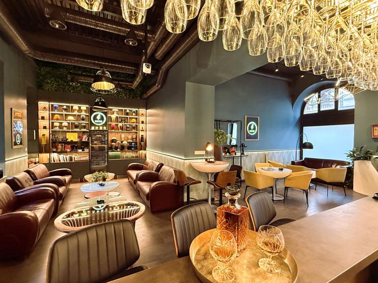 Bar-view-1.jpg.4d113cdf01d148a3b1265586715d5cb3.jpg