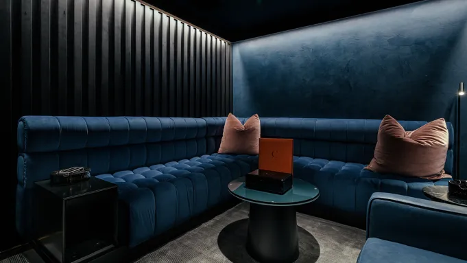 RR_Clayton_Cigar_Club_Lounge.webp.6be70333f4cc04d13997602495829cec.webp