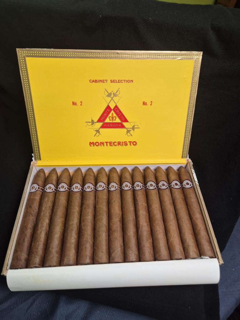 Montecristo Number 2 Aged.jpg