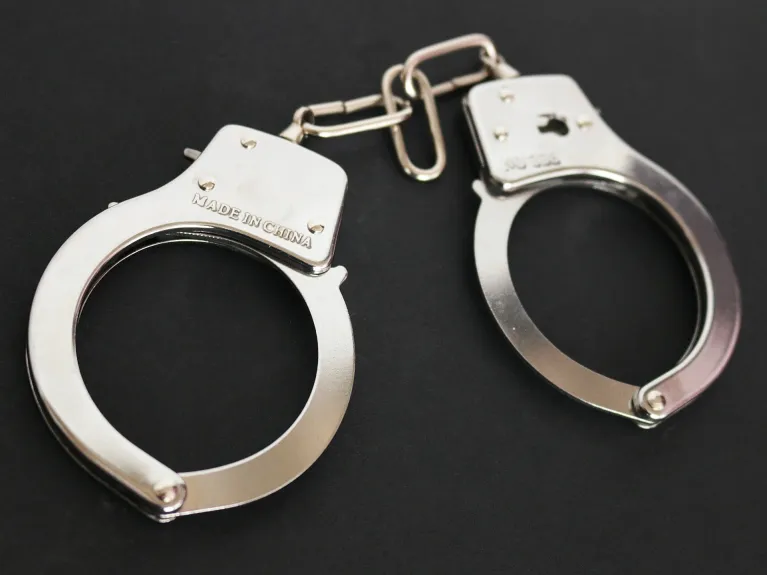 handcuffs-gf8e4bd4d9_1920.webp.115ef6671ce3300a2b29e4543c33e8a5.webp