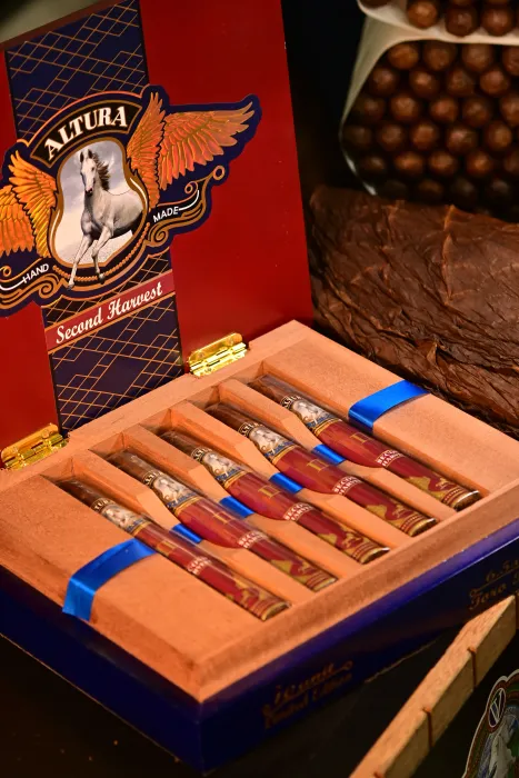 Altura-2nd-Harvest-Natura-Cigars.webp.af1d677d237309291ae47a9ee396e67a.webp