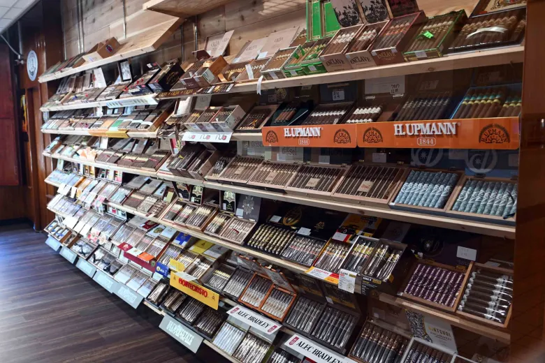 REG-L-SmokiesTobaccoShop0918.webp.a4e7a5341de2204f7d0da1a4a06d65ed.webp