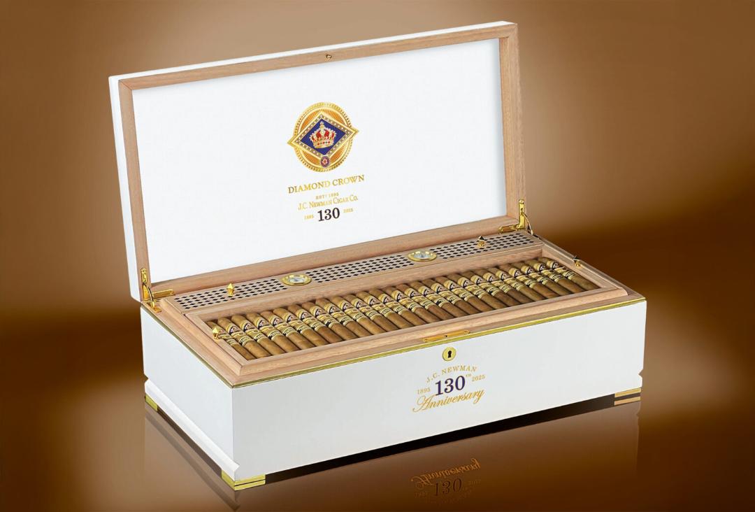 JC-Newman-Diamond-Crown-130th-Anniversary-Humidor-feature-1536x1041.jpg.fb3d76e273f7923bad07004032e28bd6.jpg