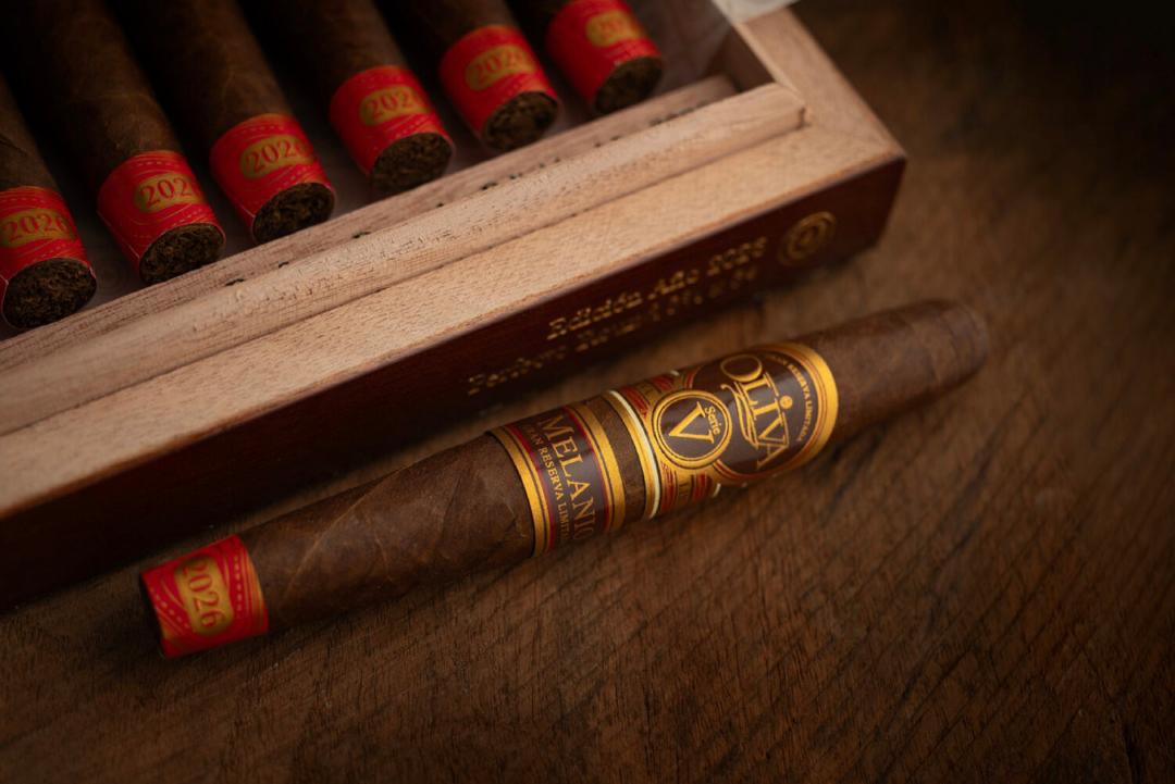 Oliva-Serie-V-Melanio-Edicion-Ano-2026-Perfecto-1-1500x1001.jpeg.de228e89815a4f72aa583099f38fdcfe.jpeg