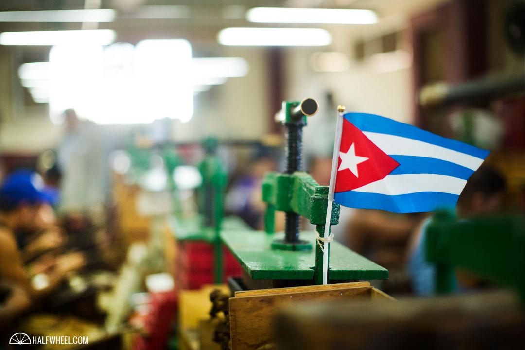 Festival-del-Habano-XIX-La-Corona-Factory-Cuban-Flag.jpg.42e8a6864a5497f70817e74c344f8190.jpg